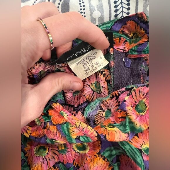 L. Bates Floral Circle Skirt Sz 6 Pink Yellow Silky Mini Spring Vacay - Picture 6 of 10